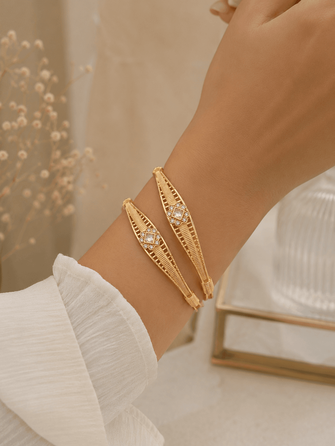 Subtle glamour for your everyday shine.